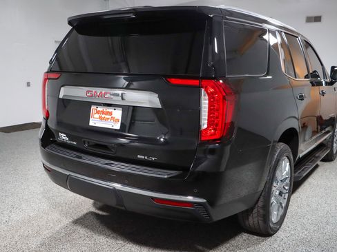 Used 2022 GMC Yukon SLT w/ SLT Premium Package image 7
