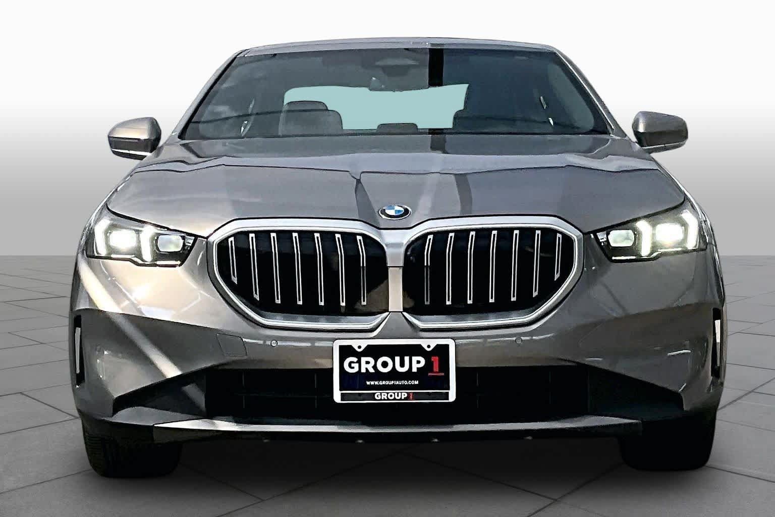 Used 2025 BMW 530i w/ Premium Package RWD image 4