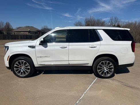 Used 2025 GMC Yukon Denali w/ Denali Reserve Package image 2