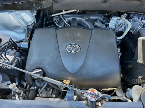 Used 2019 Toyota Highlander XLE image 36