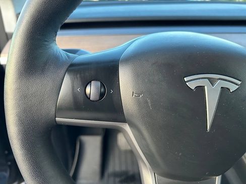 Used 2023 Tesla Model Y Long Range AWD/4WD image 16