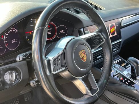 Used 2022 Porsche Cayenne AWD/4WD image 8