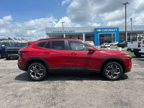 New 2026 Chevrolet Trax LT FWD image 2