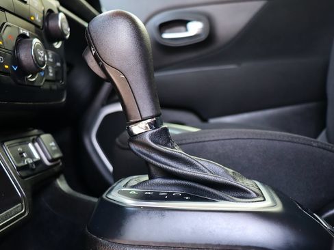 Used 2021 Jeep Renegade Latitude w/ Convenience Group FWD image 49