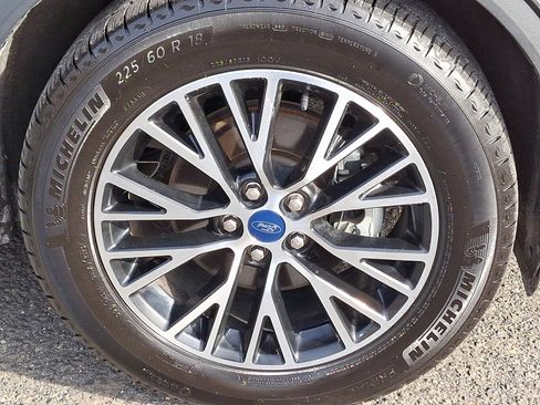 Used 2022 Ford Escape SEL image 9