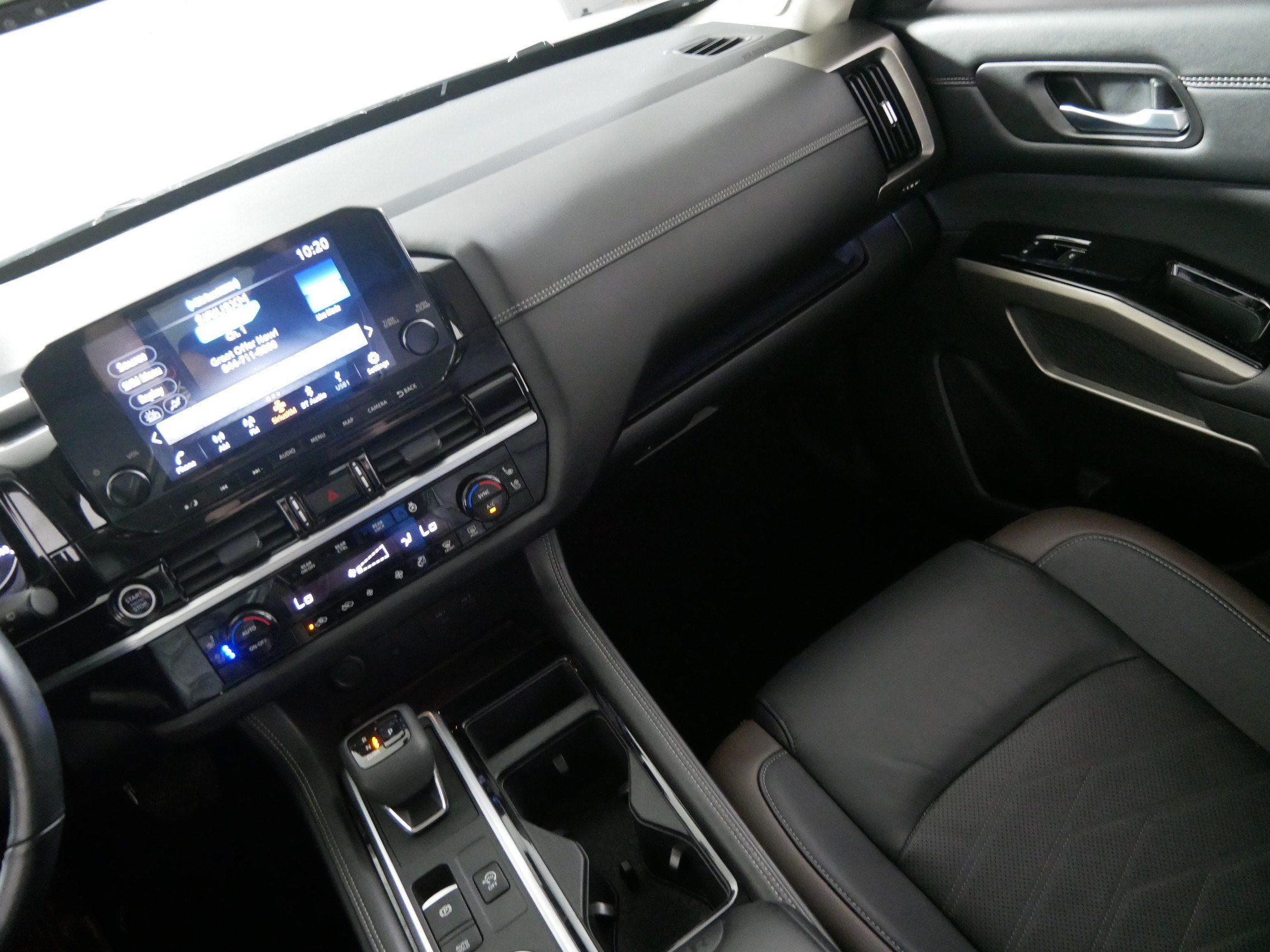 Used 2022 Nissan Pathfinder Platinum w/ Cargo Package AWD/4WD image 11
