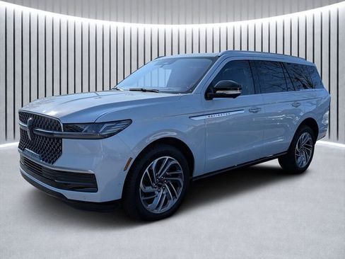 New 2025 Lincoln Navigator Reserve AWD/4WD image 8