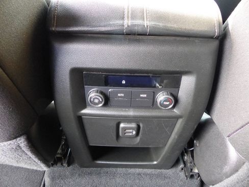 Used 2023 Chevrolet Traverse LT FWD image 37