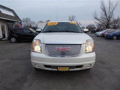 Used 2011 GMC Yukon Denali image 4