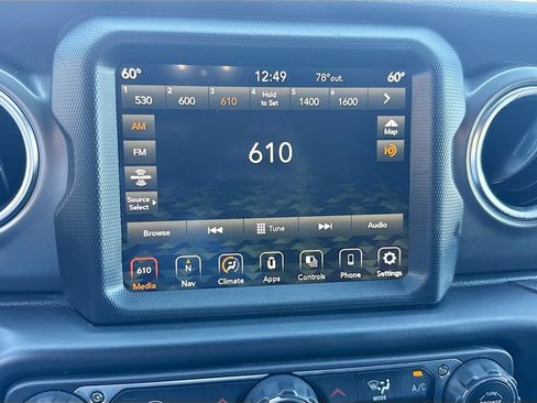 Used 2022 Jeep Wrangler Unlimited Rubicon 4xe AWD/4WD image 16