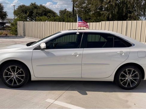 Used 2017 Toyota Camry XSE w/ Moonroof Package FWD image 2