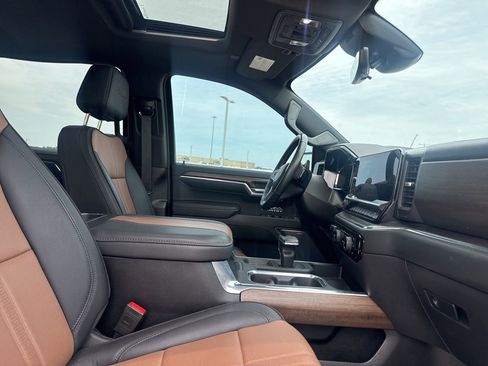 Used 2023 Chevrolet Silverado 1500 High Country w/ Technology Package AWD/4WD image 30