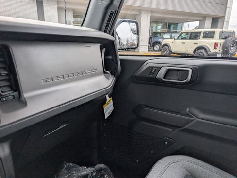 New 2025 Ford Bronco Base image 29