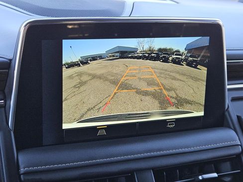 Used 2023 Chevrolet Suburban Premier image 14