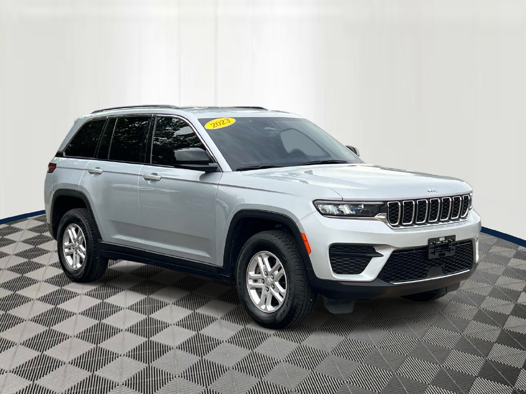 Used 2023 Jeep Grand Cherokee Laredo AWD/4WD image 6