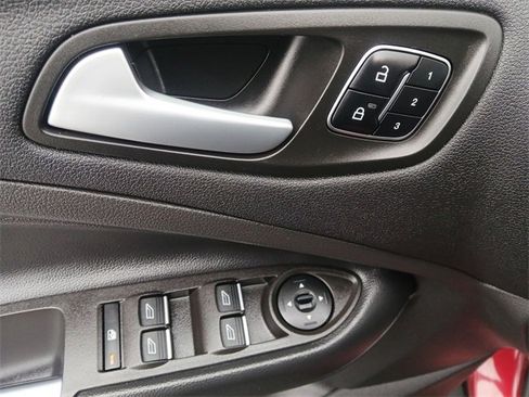 Used 2018 Ford Escape Titanium image 13