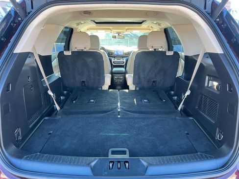 Used 2022 Ford Explorer XLT w/ Equipment Group 202A image 29