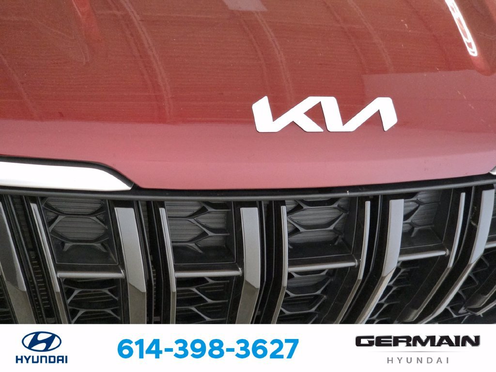 Used 2023 Kia Carnival LX FWD image 14