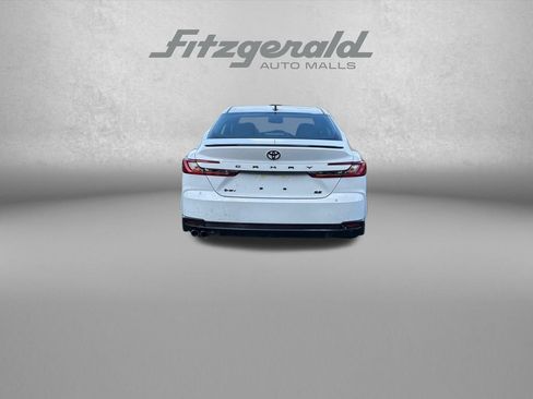 Used 2026 Toyota Camry Hybrid w/ Multimedia Upgrade Package FWD image 7