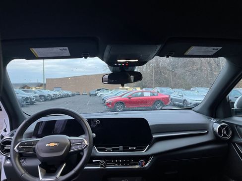 Used 2025 Chevrolet Equinox LT image 33