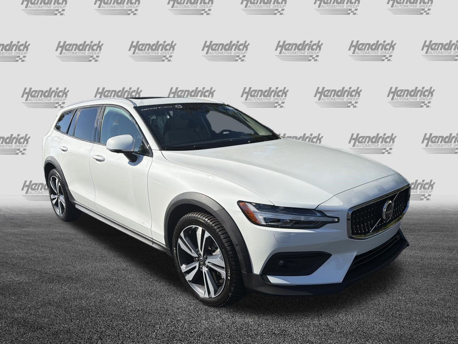 Certified 2026 Volvo V60 B5 Cross Country Plus w/ Climate Package AWD/4WD image 2