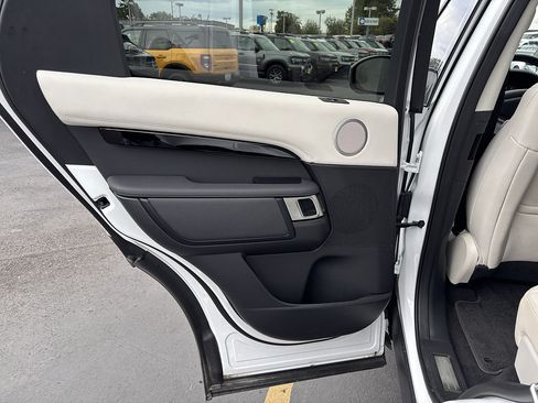 Used 2025 Land Rover Discovery S AWD/4WD image 30