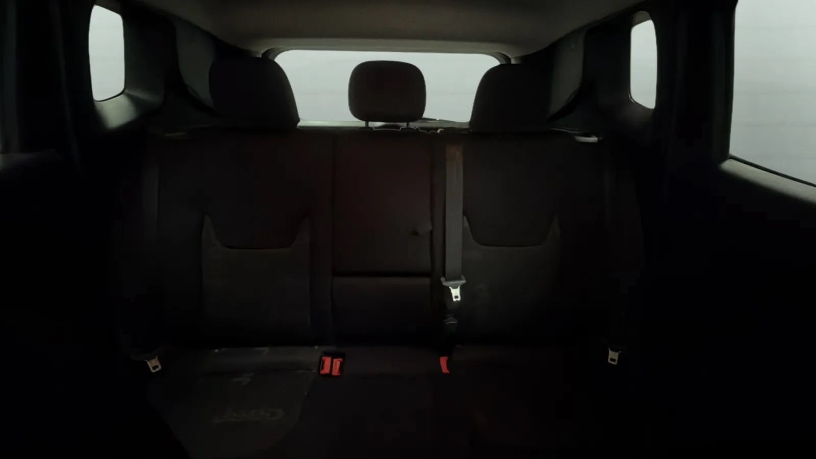 Used 2015 Jeep Renegade Latitude w/ Popular Equipment Group FWD image 19