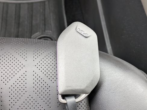 Certified 2025 Kia Carnival FWD image 25