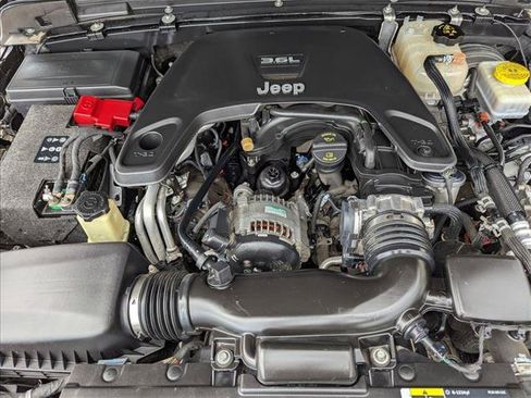 Used 2018 Jeep Wrangler Unlimited Sport S AWD/4WD image 22