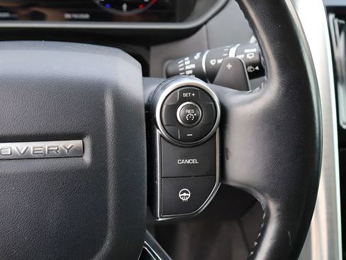 Used 2018 Land Rover Discovery HSE AWD/4WD image 32