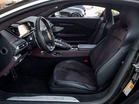 Used 2025 Aston Martin V8 Vantage Coupe RWD image 14