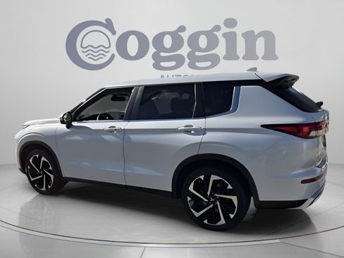 Used 2024 Mitsubishi Outlander SE FWD image 3
