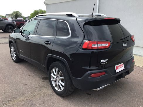 Used 2018 Jeep Cherokee Limited w/ Trailer Tow Group AWD/4WD image 7