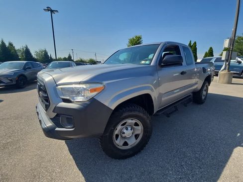 Used 2017 Toyota Tacoma SR RWD image 8