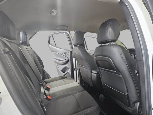 Used 2022 Buick Encore GX Preferred w/ Sport Touring Package FWD image 14