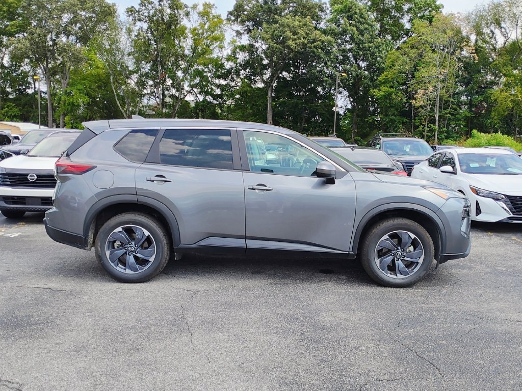 Used 2025 Nissan Rogue SV FWD image 2