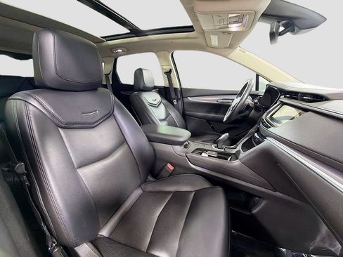 Used 2017 Cadillac XT5 Luxury w/ Driver Awareness Package FWD image 32