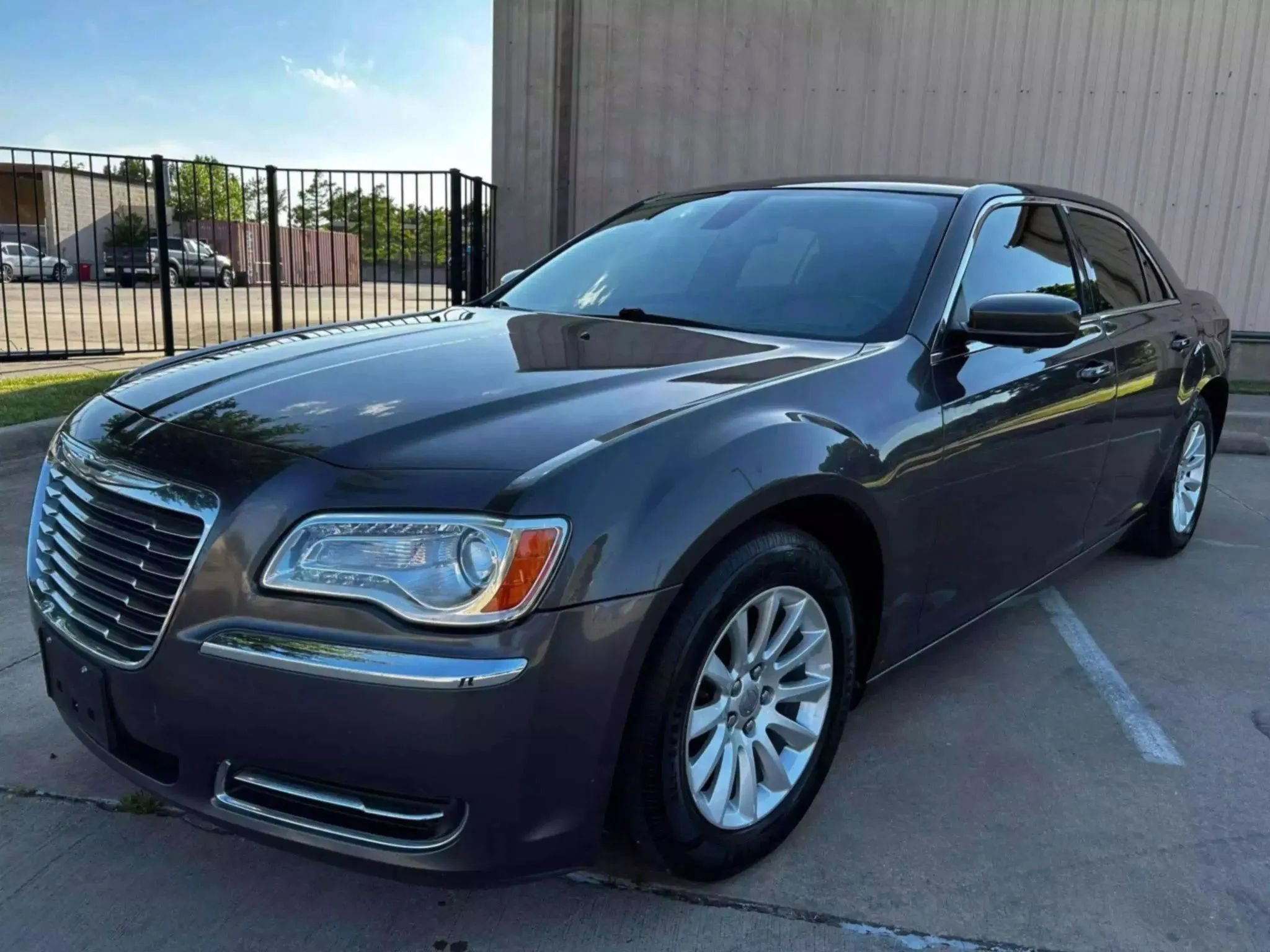 Used 2013 Chrysler 300 RWD image 1