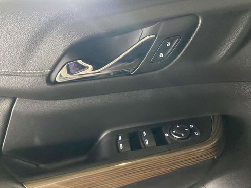 Used 2023 GMC Acadia SLE image 6