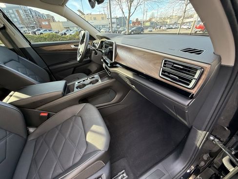 Used 2024 Volkswagen Atlas SE image 43