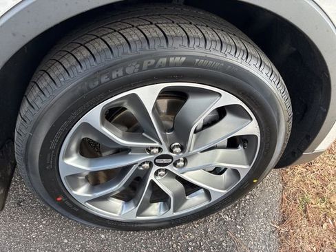 Certified 2022 Lincoln Nautilus Reserve w/ Equipment Group 201A image 16