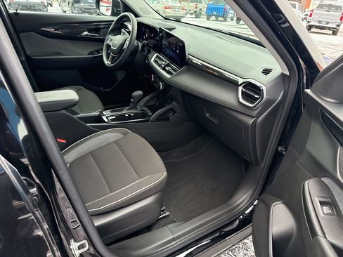 Used 2024 Chevrolet TrailBlazer LT image 34