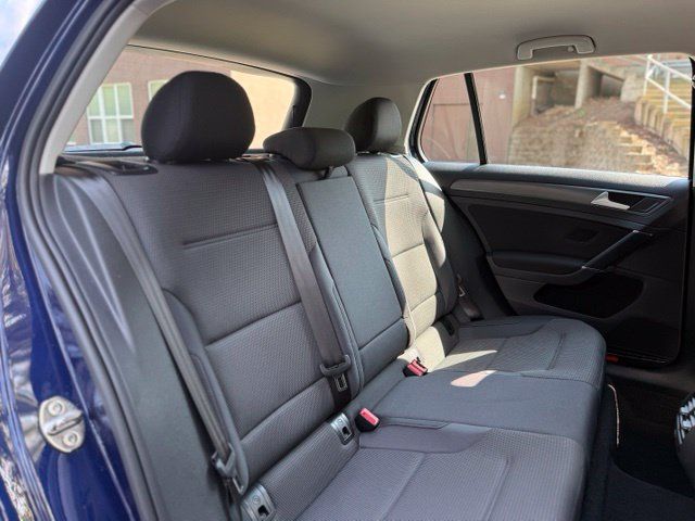 Used 2019 Volkswagen e-Golf SE FWD image 33