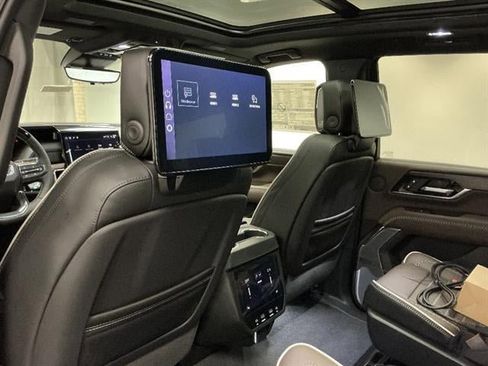 New 2026 GMC Yukon Denali Ultimate w/ LPO, Floor Liner Package AWD/4WD image 24