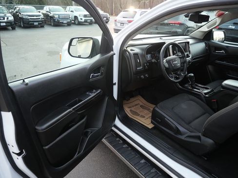 Used 2020 GMC Canyon SLE w/ Elevation Edition image 16