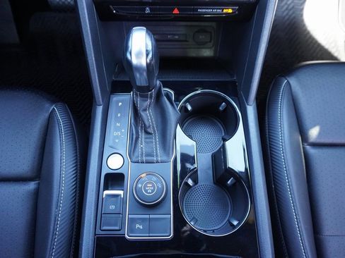 Used 2023 Volkswagen Atlas Cross Sport SEL image 15