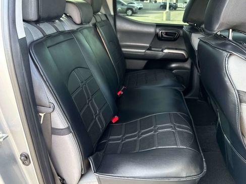 Used 2017 Toyota Tacoma SR5 w/ Tow Package AWD/4WD image 16