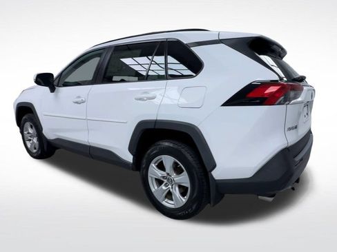 Used 2019 Toyota RAV4 XLE AWD/4WD image 6
