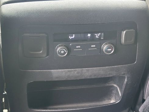 Used 2019 Chevrolet Suburban LT image 11