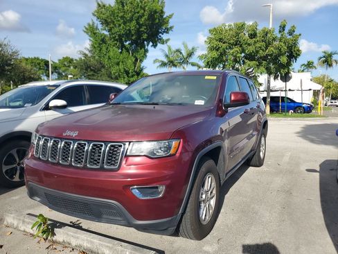 Used 2020 Jeep Grand Cherokee Laredo RWD image 3